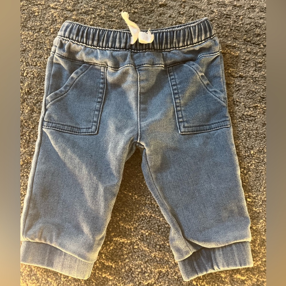 Baby Cat and Jack jeans
0-3 months
